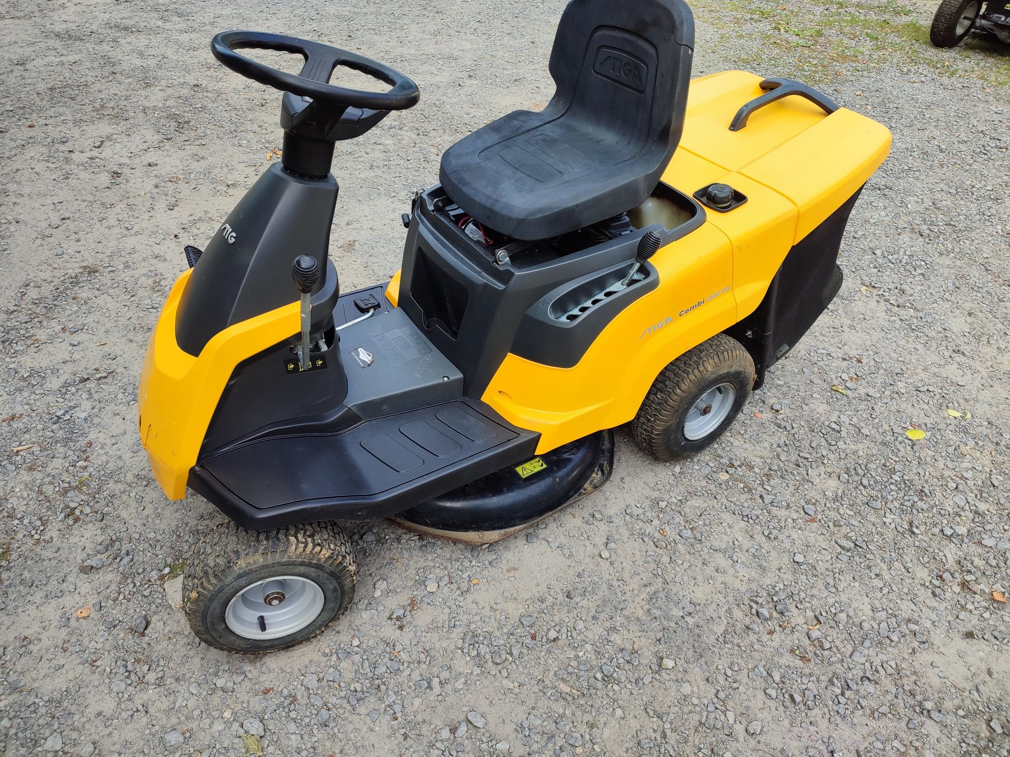 Traktorek kosiarka Stiga Combi 1066 z koszem hydro do naprawy przegląd