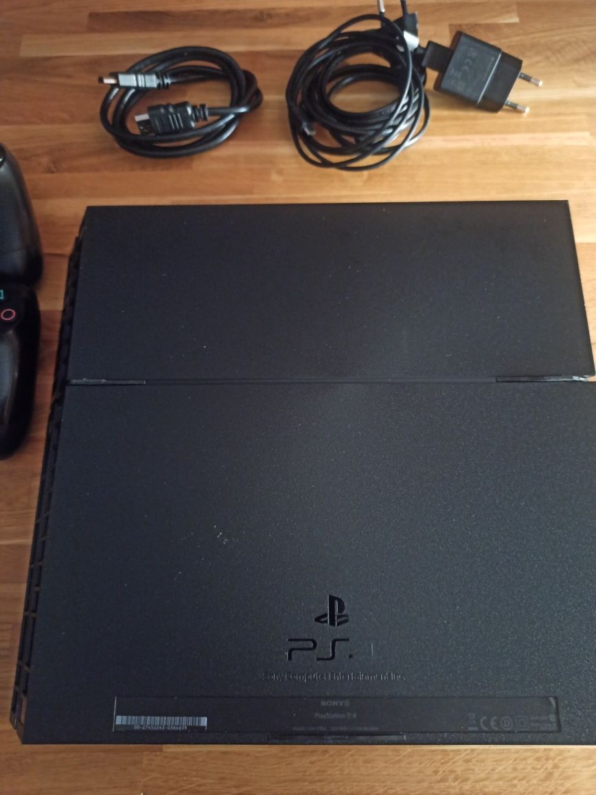 Konsola PlayStation 4 ps 4 + 2 pady