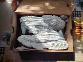 Продам белые оригинальные кросовки Найк, размер 43.