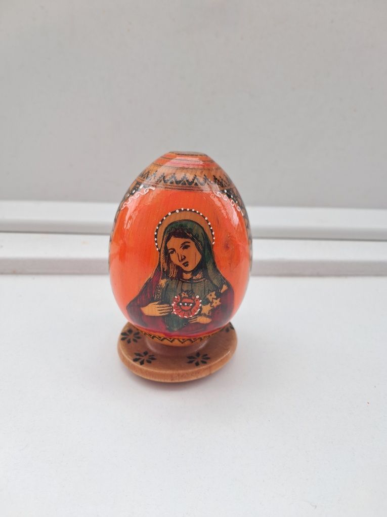 Ikona jajko dekoracyjne wielkonocne drewniane na podstawce  vintage