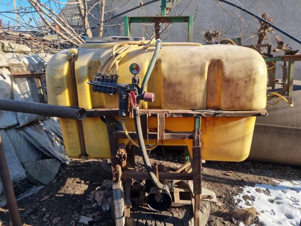 Продам навісний оприскувач