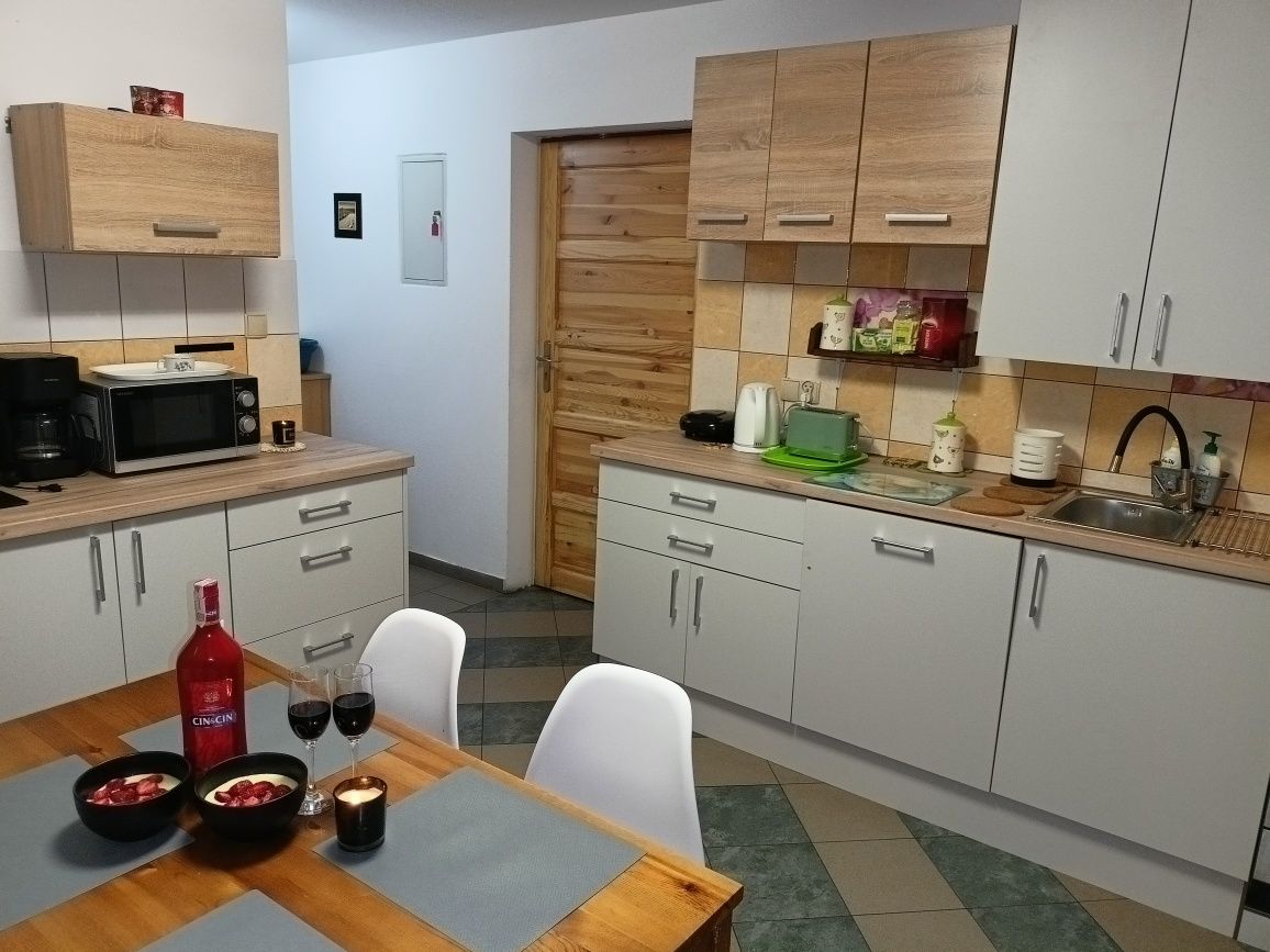 POKOJE z łazienką i balkonem Jnoszyno k.Jantara i  Stegny