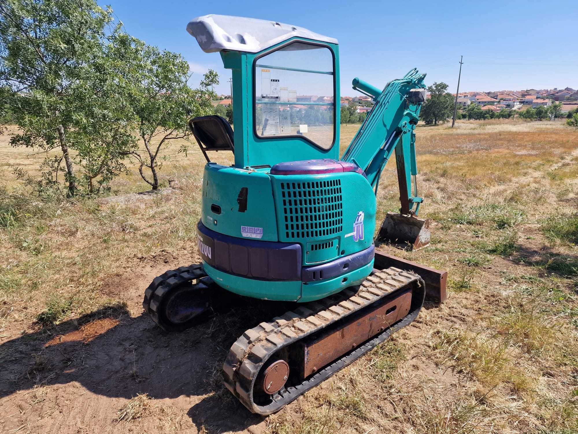 Giratória / Escavadora Komatsu PC12UU-2E - Braço articulado - 2 Ton.