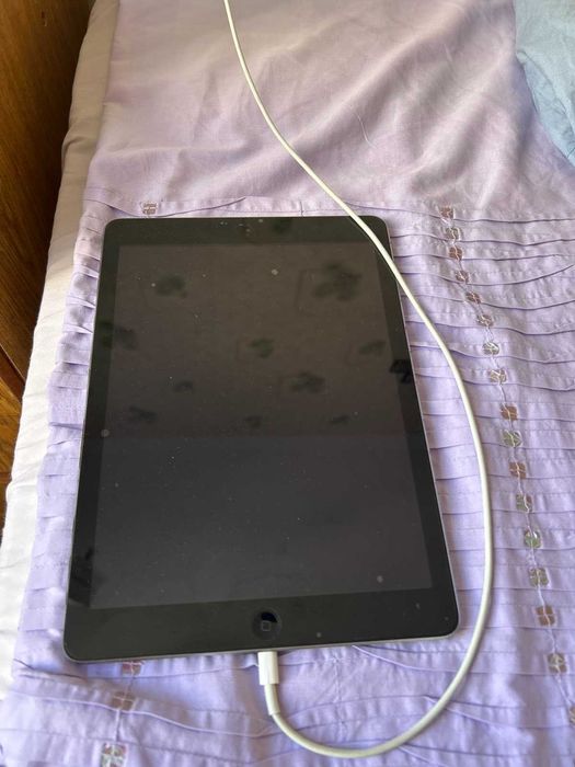 Планшет iPad Air A1474 32 GB з оригінальним дротом і чохлом