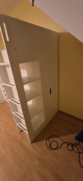 Łóżko piętrowe z biurkiem