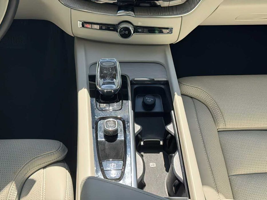 Volvo XC60 ULTIMATE      2023