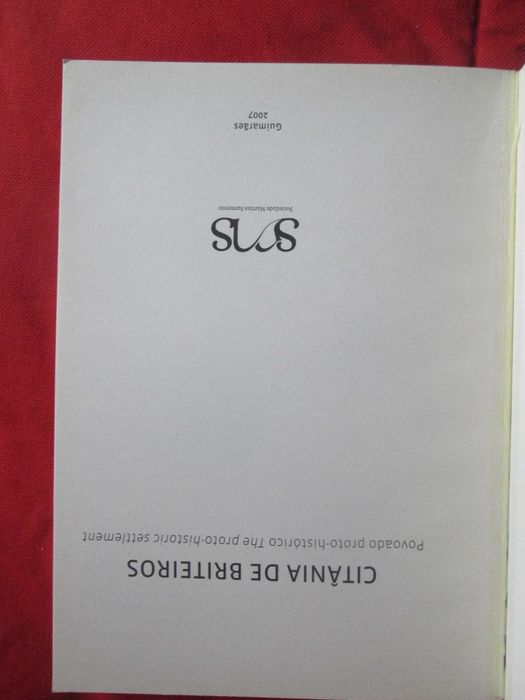 Citânia de Briteiros: Povoado proto-histórico (bilingue: port. e ing.)