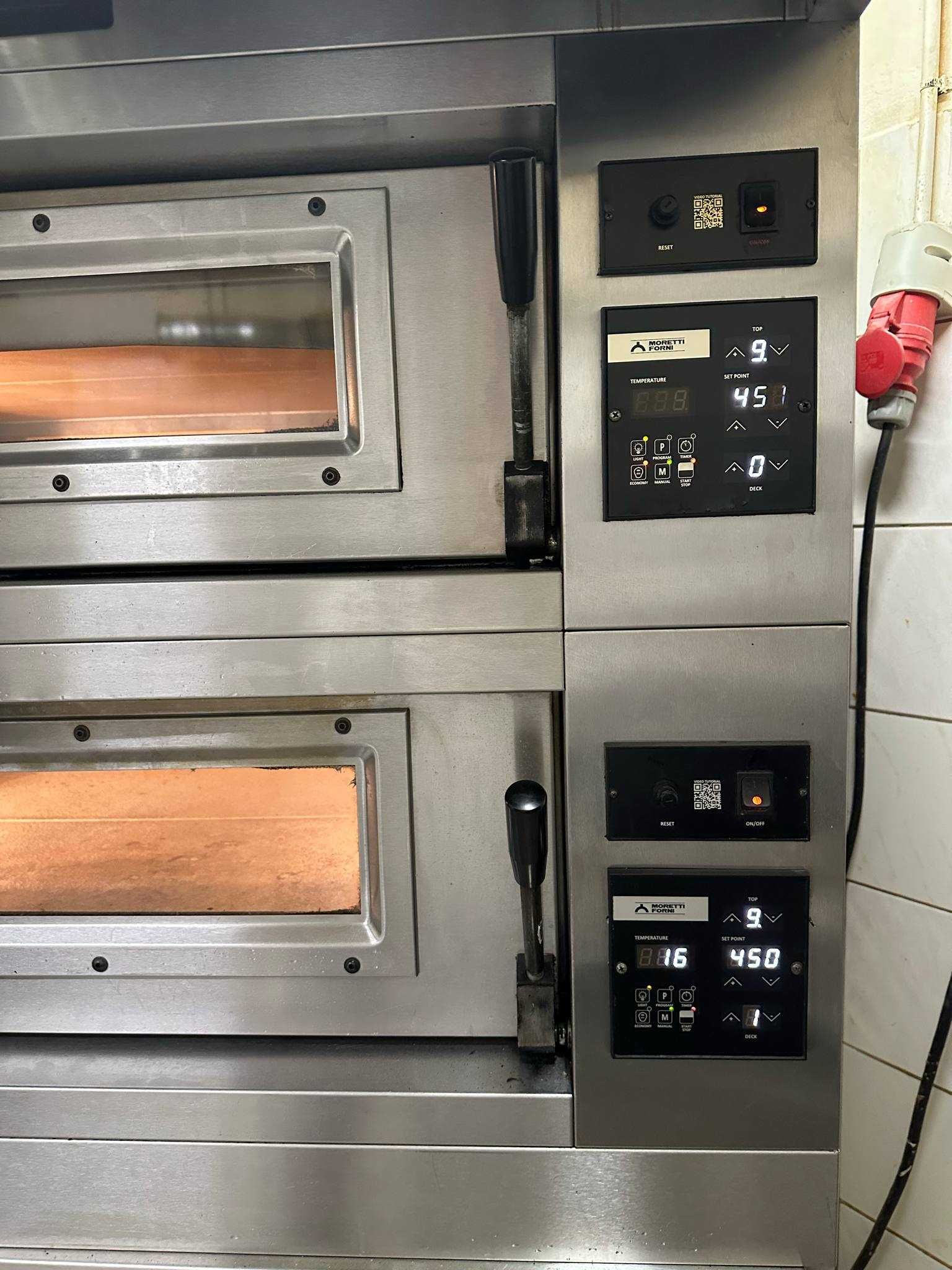 Piec do pizzy Moretti Forni Amalfi B  z okapem i podstawą