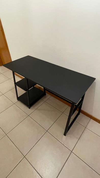 Secretária em excelente estado