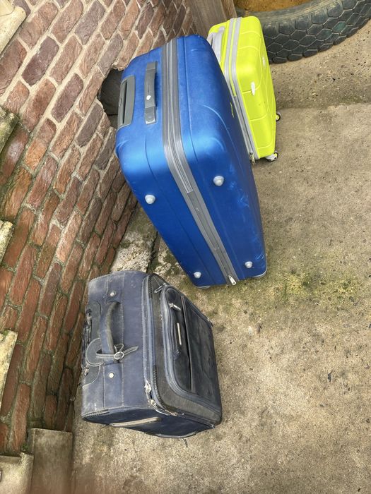 Продам чемодани на колесах