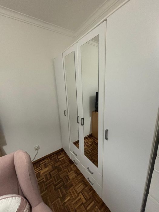 Ropeiro com espelho e gaveta