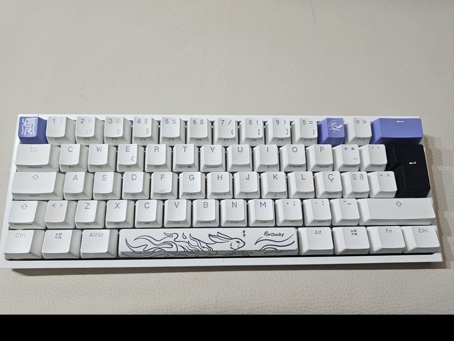 Teclado ducky one 2 pro mini

Tem cerca