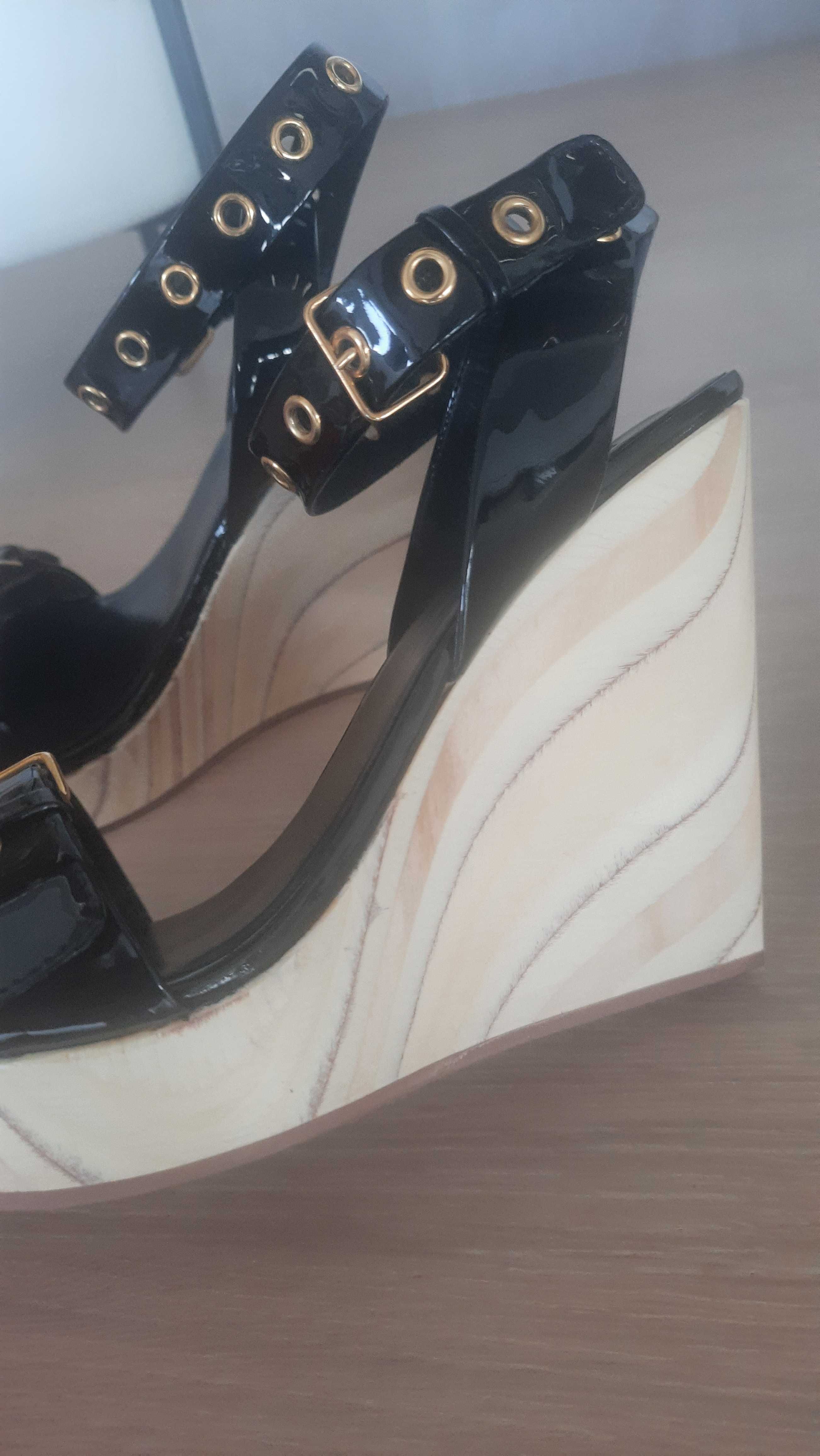 Buty sandały czarne koturn Miu Miu 37,5