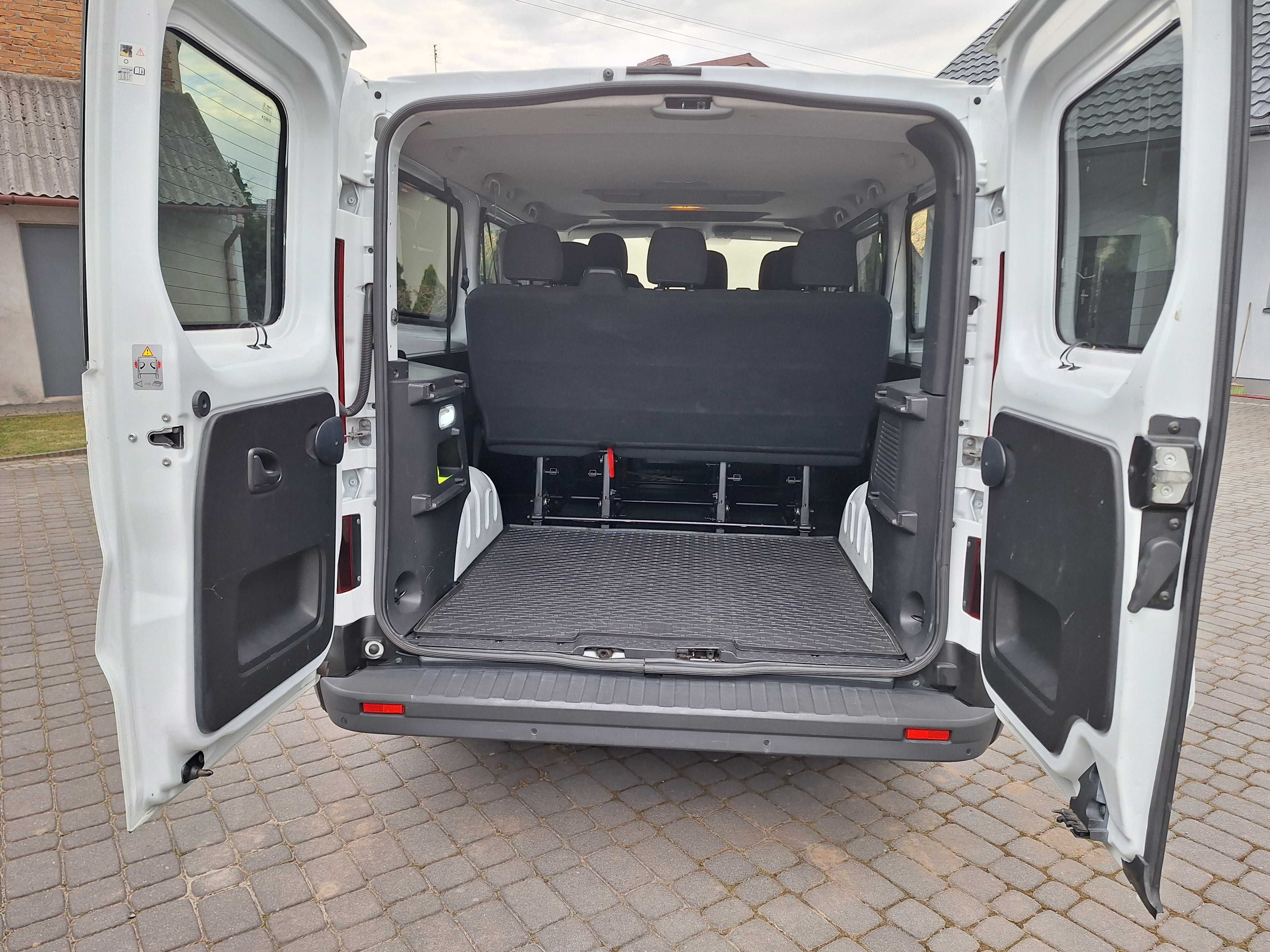 Wynajem busa 9 osób Fiat Talento long