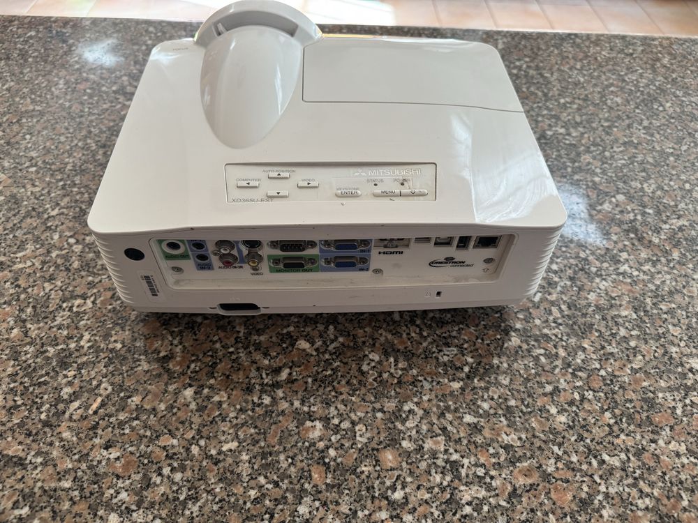 Projetor NEC NP600S Short-Throw 3D Ready – HDMI – Bom Estado