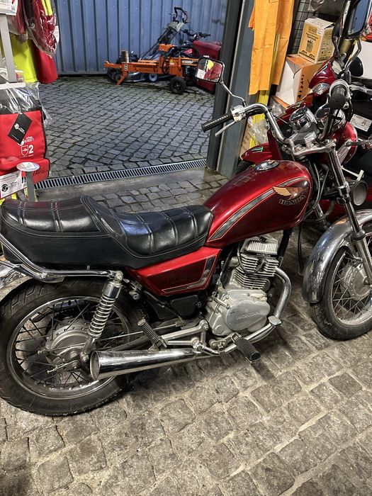 Honda CM 125.