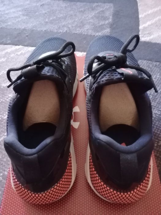 Ténis Under Armour Hovr N°47 (novos)