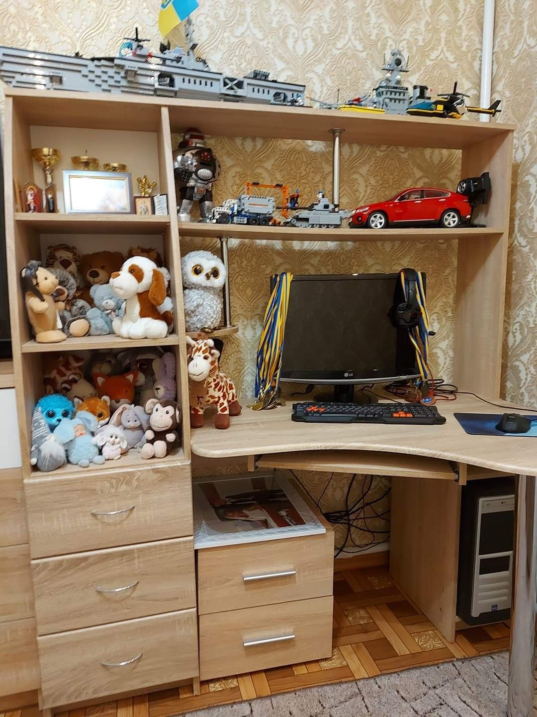 Стіл комп'юторний кутовий