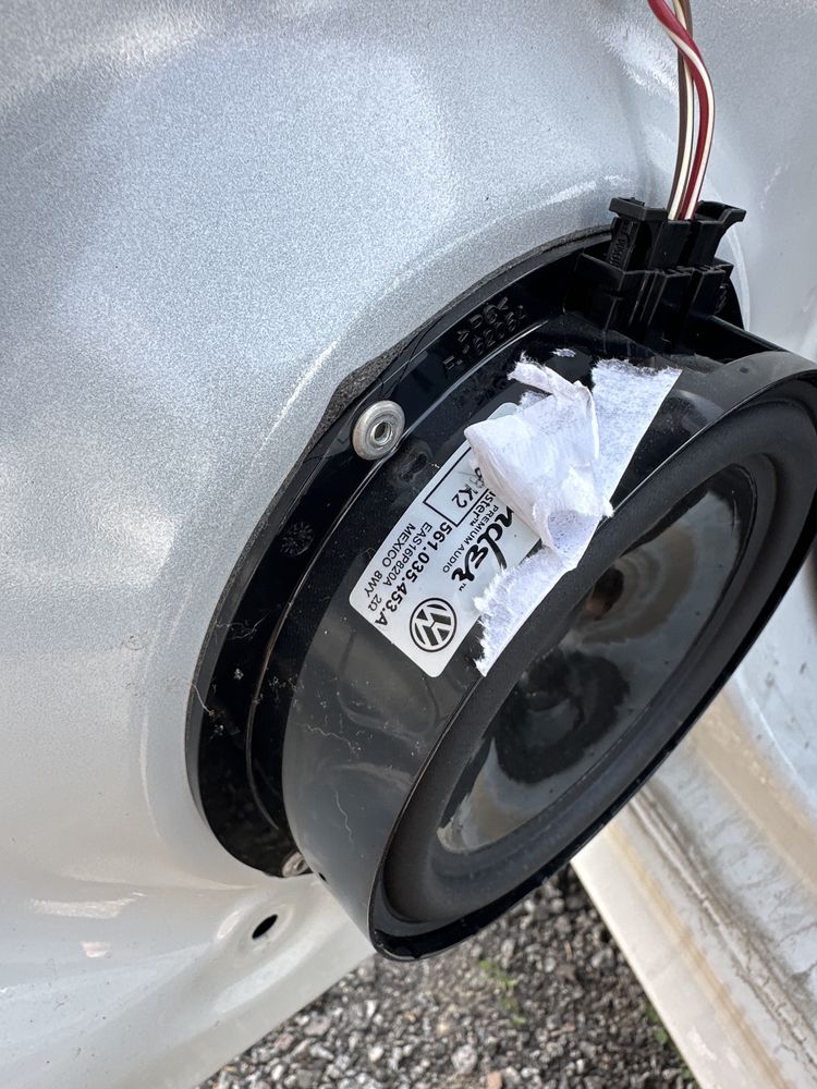 Саббуфер fender passat 561035621a динамік фендер пасат акустика фендер