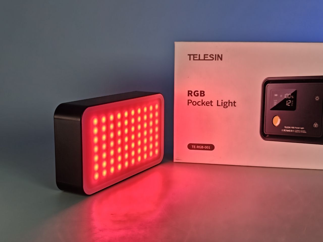 Видеосвет RGB CRI 97+ 2500-8500К 12Вт Telesin TE-RGB-001