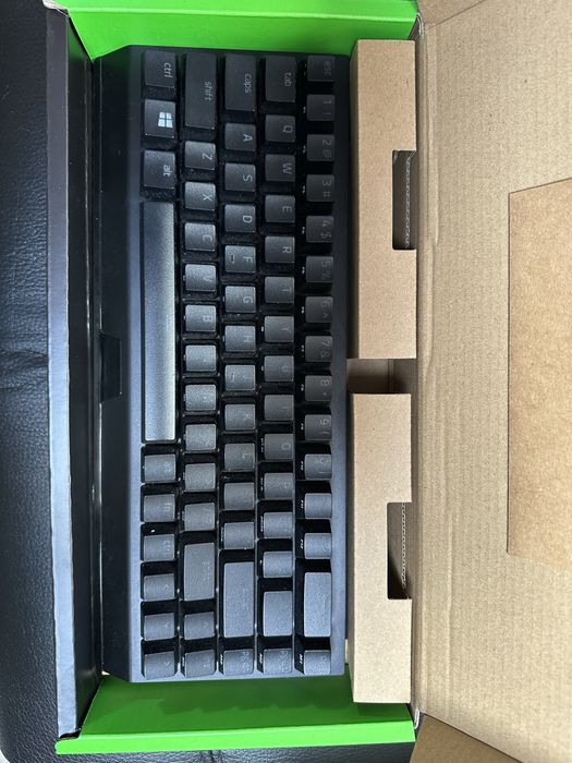 Teclado razer blackwidow mini hyperspeed+descanso de pulso razer