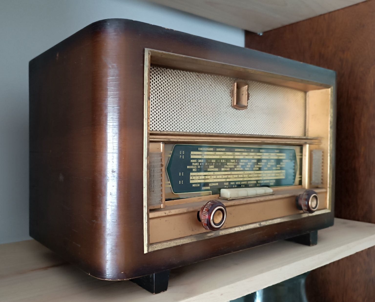 Rádio antigo para decoração