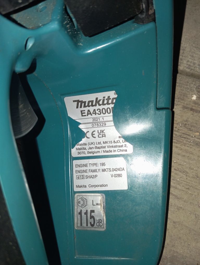 Witam sprzedam piłę spalinową Makita EA4300F