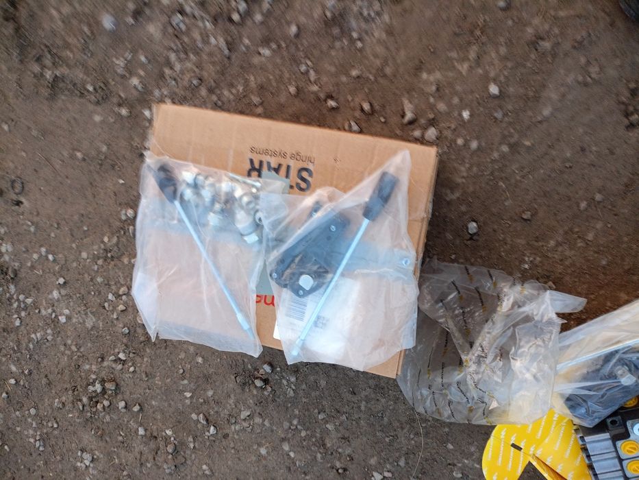 Rozdzielacz hydrauliczny 3-sekcyjny sterowany na linkę