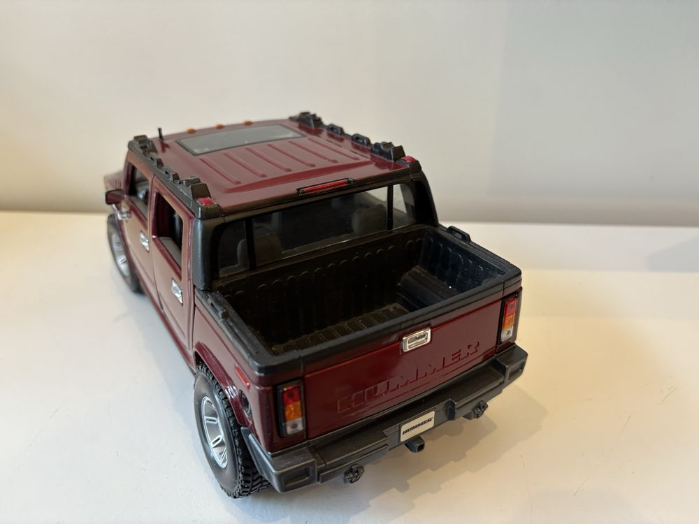 Model Hummer H2 1:18 Maisto (bburago welly)