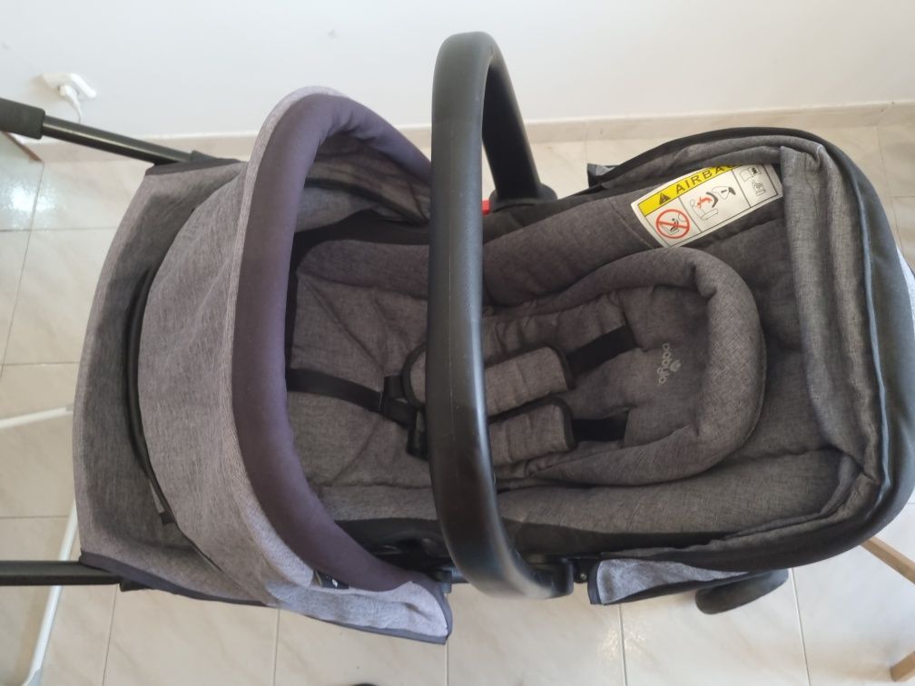 Carrinho de passeio para bebê com ovo