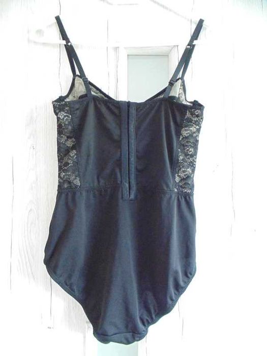 TopShop modelujące śliczne body z koronką w kwiaty 38