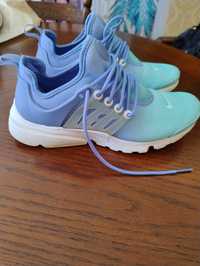 Продам кросівки Nike air presto.