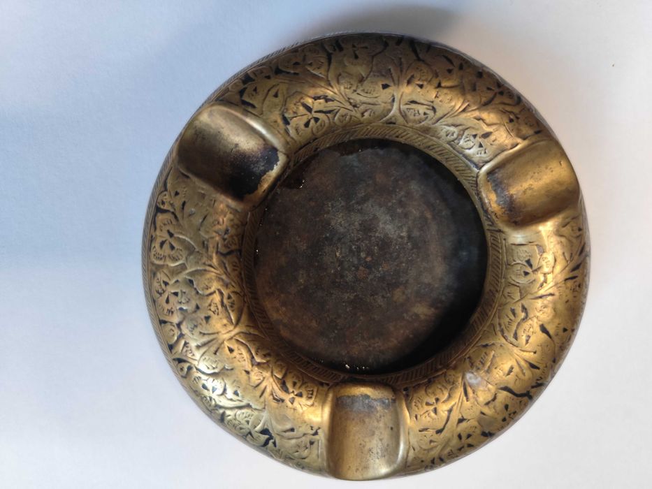 Stara mosiężna popielniczka