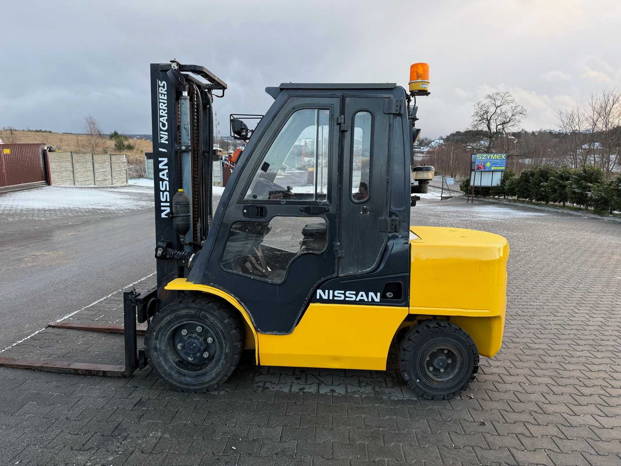 wózek widłowy diesel NISSAN FD30 3200kg 3.30m kabina przesuw 4-sekcja