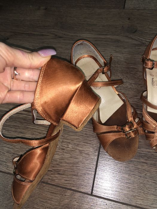 Бальні туфлі дитячі