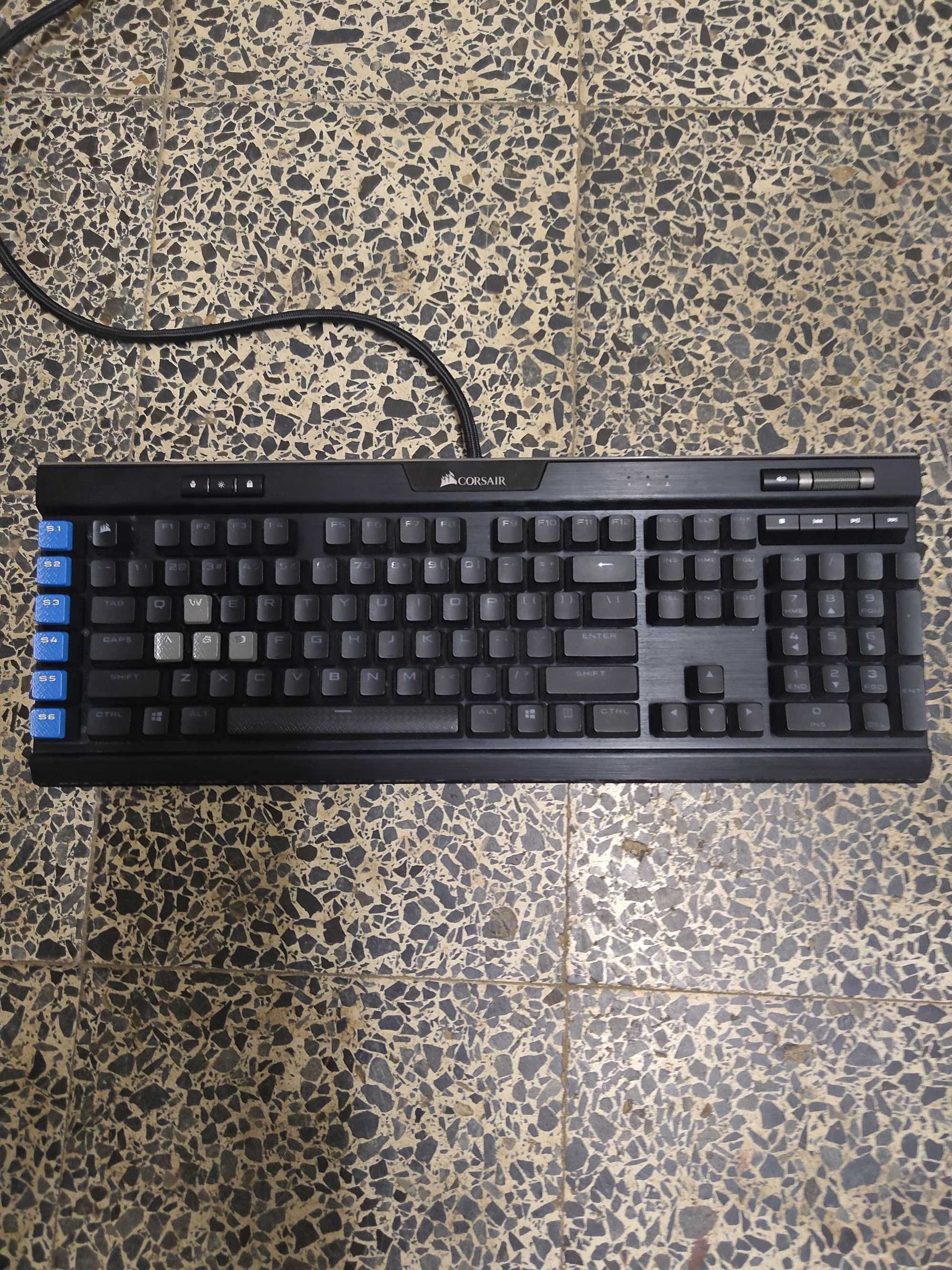 teclado corsair gamer mecânico K95 RGB PLATINUM XT — CHERRY MX SPEED