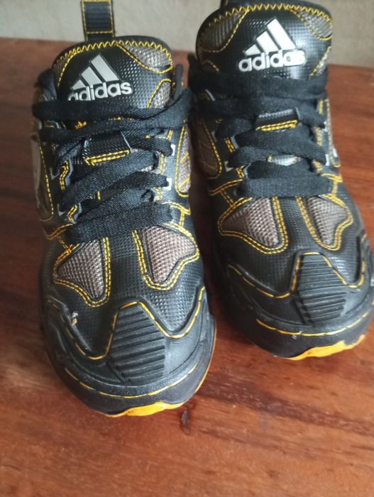 Дитячі демісезонні кросівки Adidas.