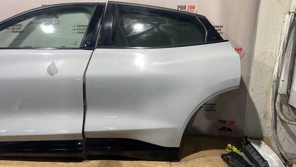 Двері дверь ліві взборі A3 Мустанг Матч-Е Ford Mustang Mach-E 2020 -