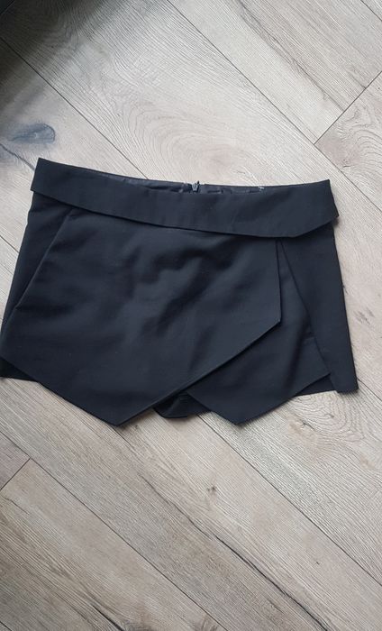 Czarne krótkie szorty spodenki Zara na zakładkę rozmiar S