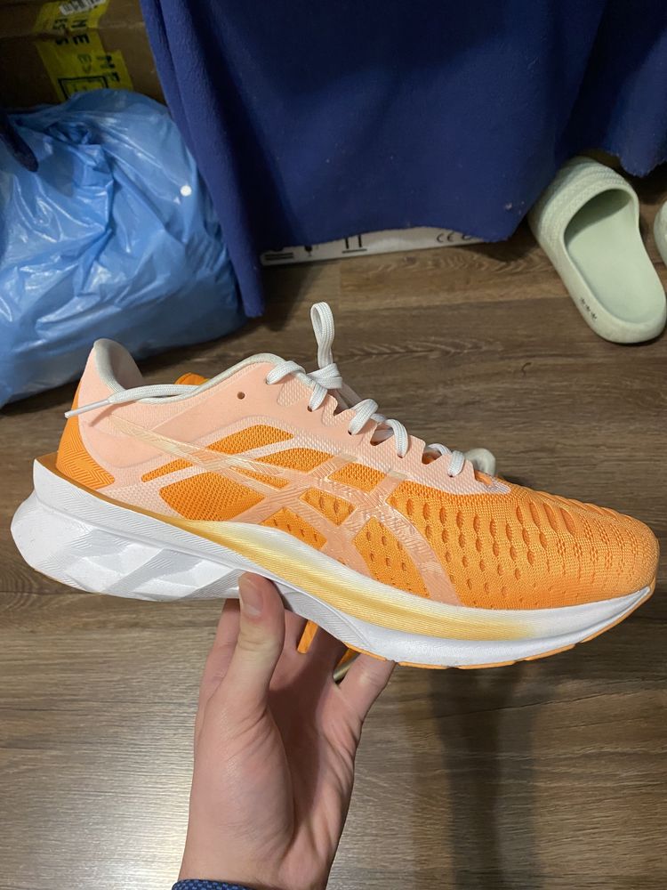 Кроссовки беговые Asics novablast/ Бігові кроссівки asics