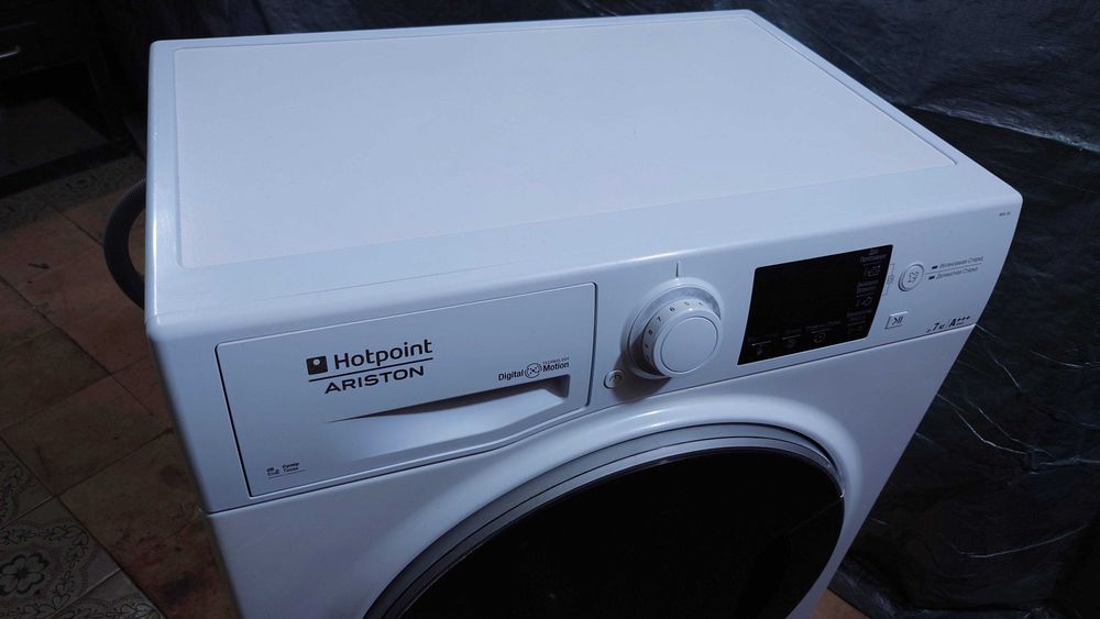 Стиральная инверторная машина Hotpoint-Ariston до 7кг 1200об/м A+++