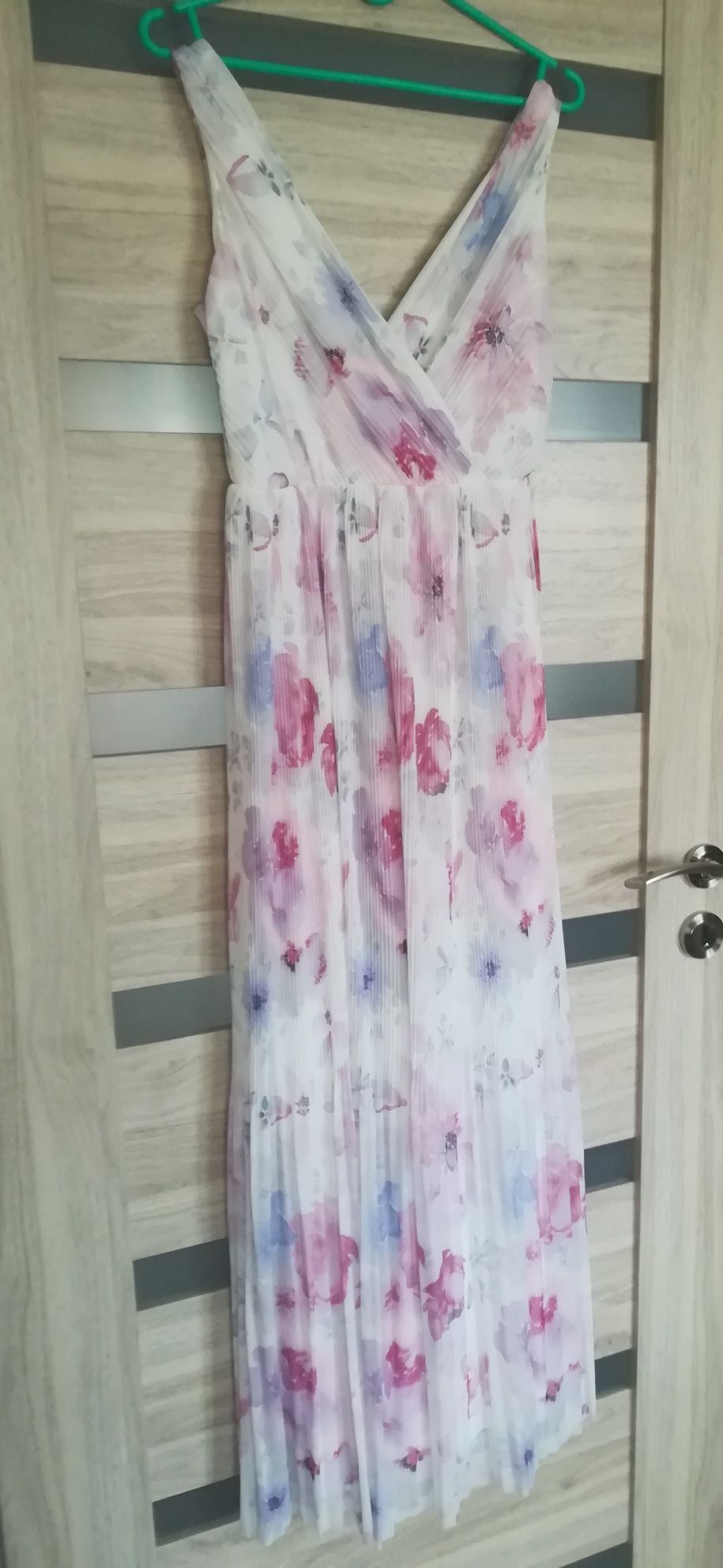 sukienka w kwiaty plisowana maxi Mohito 32
