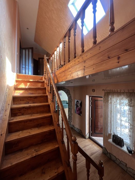 Будинок з власним озером у Великій Солтанівці