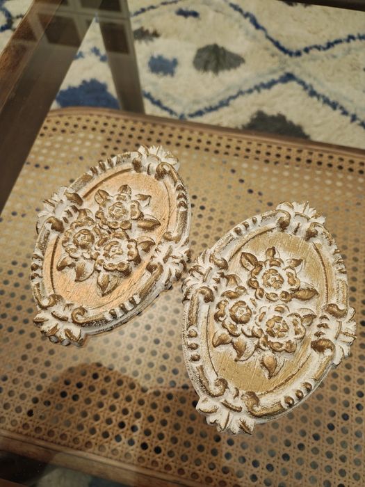 Drewniane ornamenty dekoracyjne retro vintage