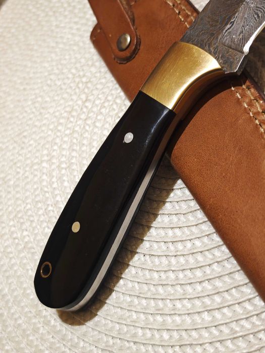 Nóż myśliwski Damast 100/Róg/ Mosiądz