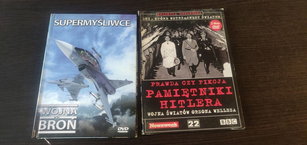 Filmy DVD -dwa tytuły na zdjęciu