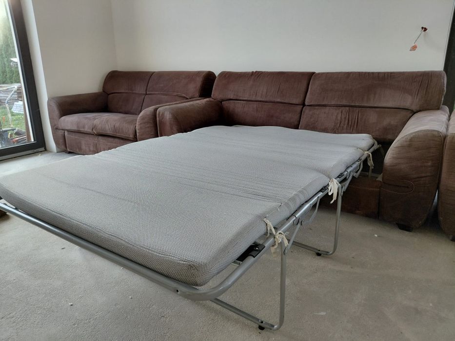 Zestaw solidnych mebli zakupionych na zamowienie z salonu na Brukowej