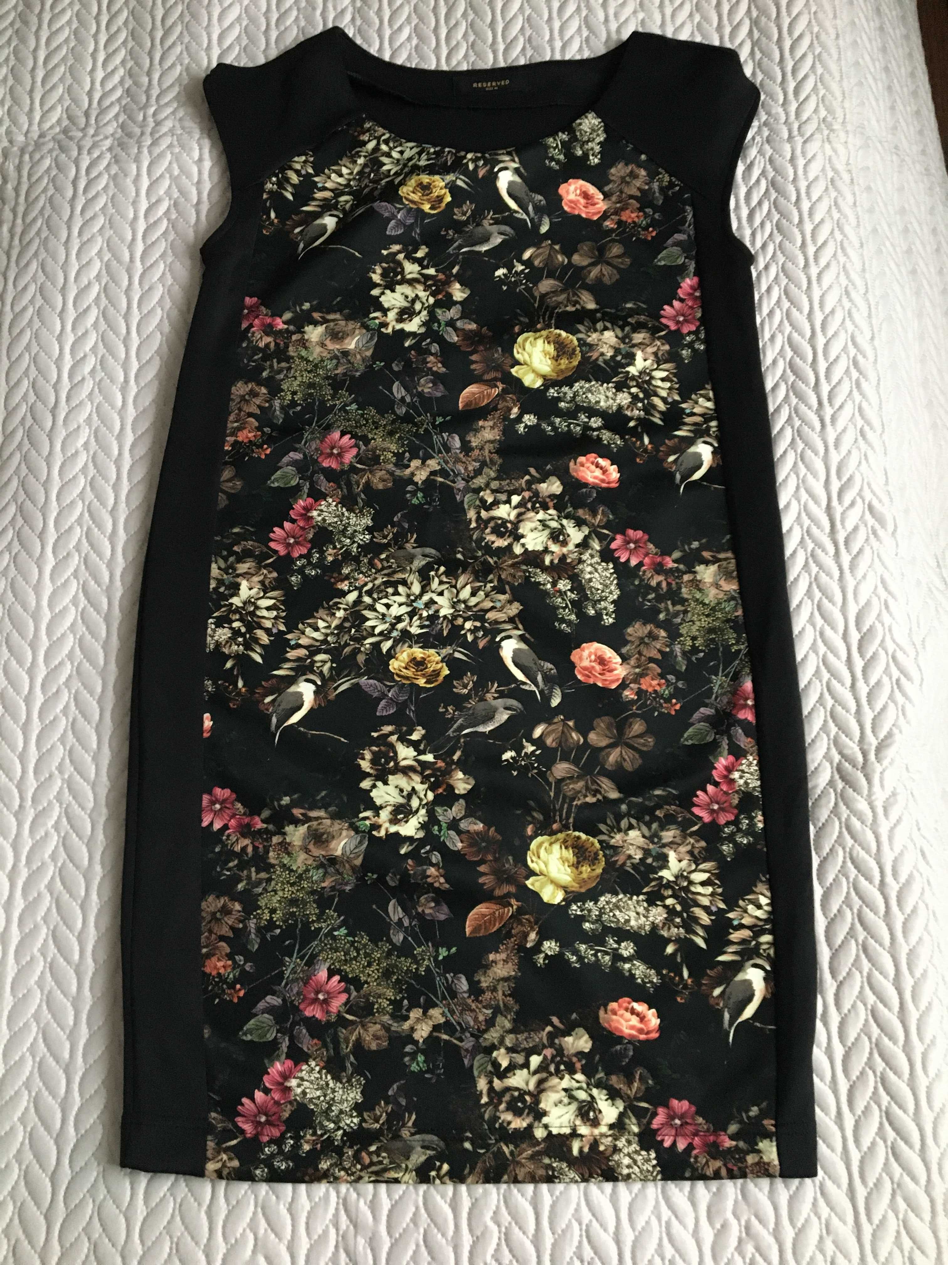 Sukienka czarna w kwiaty Reserved M