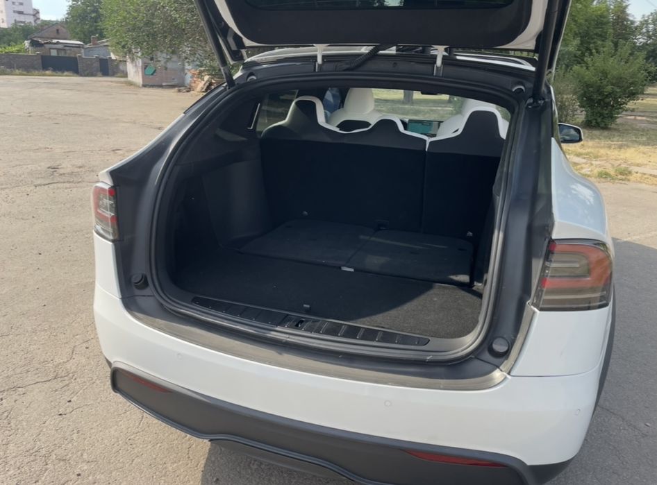 Оренда Автомобіля Tesla X