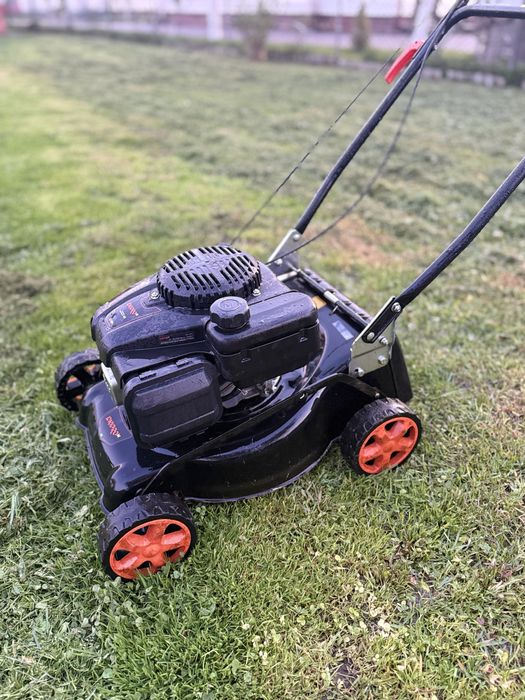 Подам газонокосарку Dnipro-M 40 у відмінному стані